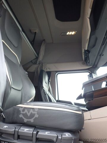 Trattore stradale standard DAF XG+ 530 Skylight/Intarder/2xTank/Leder/Standklim