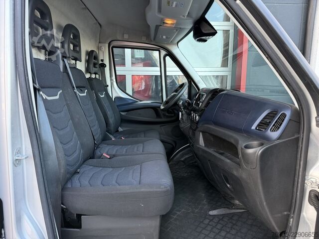 Furgone a tetto alto IVECO Daily 35S18 Hoch Klimaautom. Tempomat Unfallfzg.