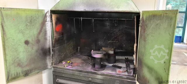 Cabine de peinture avec dispositif d’aspiration  Lackierkabine mit Absaugvorrichtung
