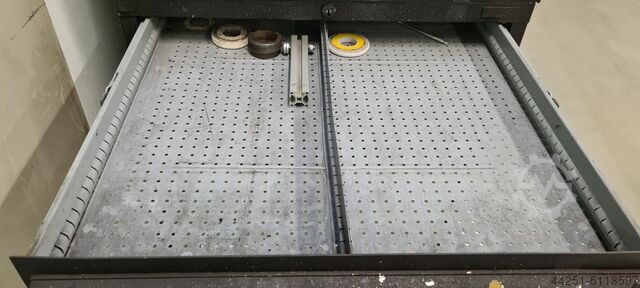 Cabine de peinture avec dispositif d’aspiration  Lackierkabine mit Absaugvorrichtung