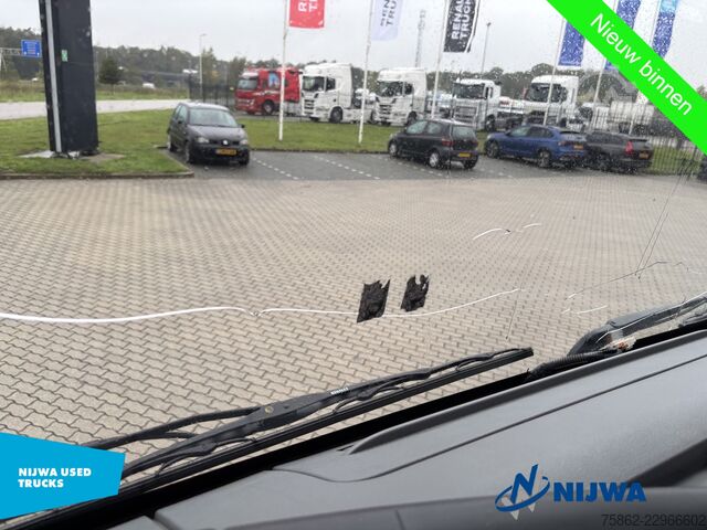  Renault D WIDE 280 4x2 Slaapcabine + Laadklep 2000KG