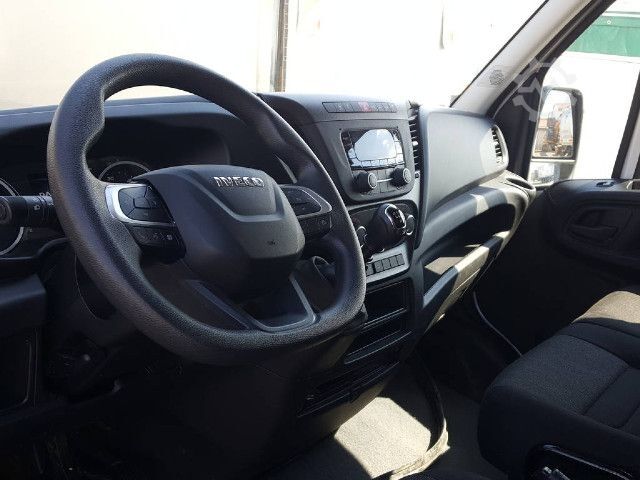 Dubă cu caroserie tip cutie IVECO 35C14