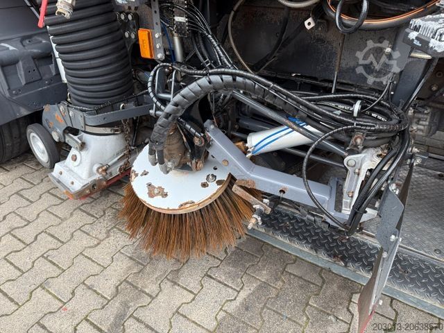 Road sweeper SCANIA P230 Kehrmaschine Johnston VT605- 6 M³