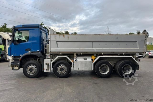 Tipper truck MERCEDES-BENZ Arocs 3246 8x4 Moser 3S