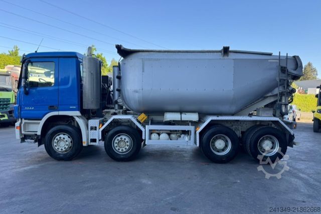Special purpose truck MERCEDES-BENZ Actros 3244 8x4 Moser Thermosilo 17m3