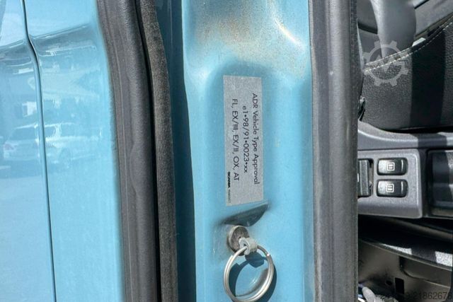 Standard tractor unit SCANIA R520 V8 4x2