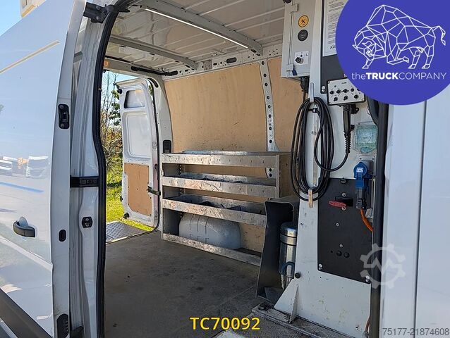 Kėlimo platforma Renault Master 145.35 nacelle klubb
