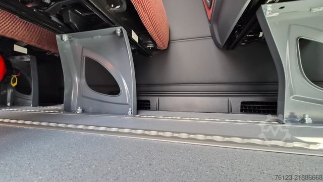 Minibus MERCEDES-BENZ 10 Sprinter Lord Light 22 Sitzer Vorlauffahrzeug