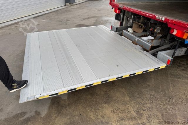 Kravas automašīnai uzstādīts celtnis RENAULT Lander 460 6x2 HMF3722 4+4