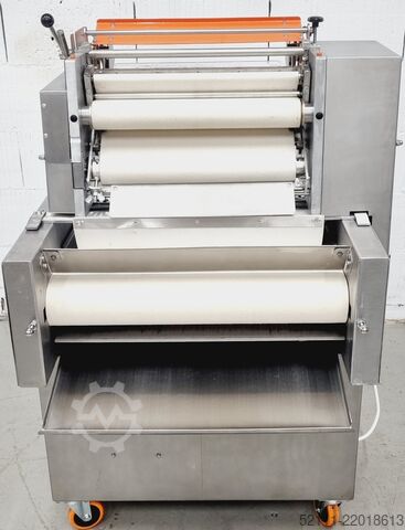 Máquina de formar croissants Universum HWM 50/70