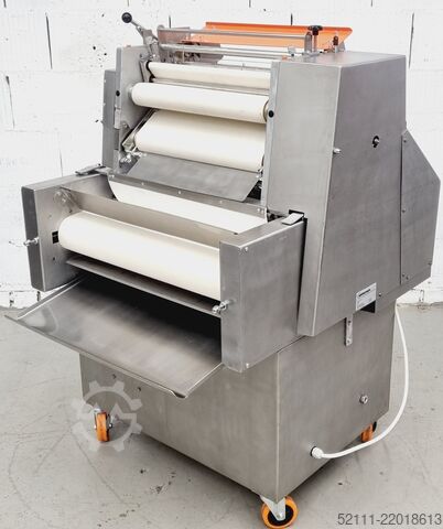 Máquina de formar croissants Universum HWM 50/70