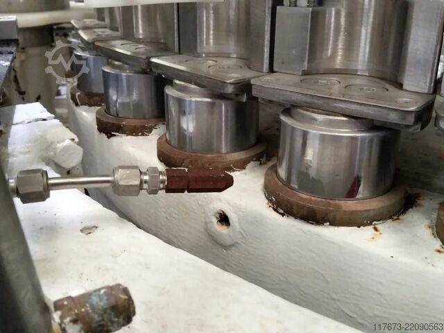 Used Crown Bevcorp 40 valve filling monoblock Angelus UB40 / 61H
