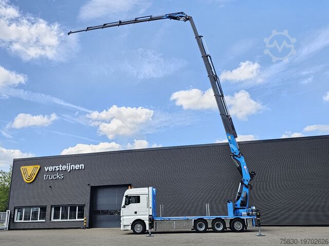 กำลังโหลดแพลตฟอร์ม MAN TGX 35.480 8x4-4 / HMF 85 t/m + JIB / WINCH