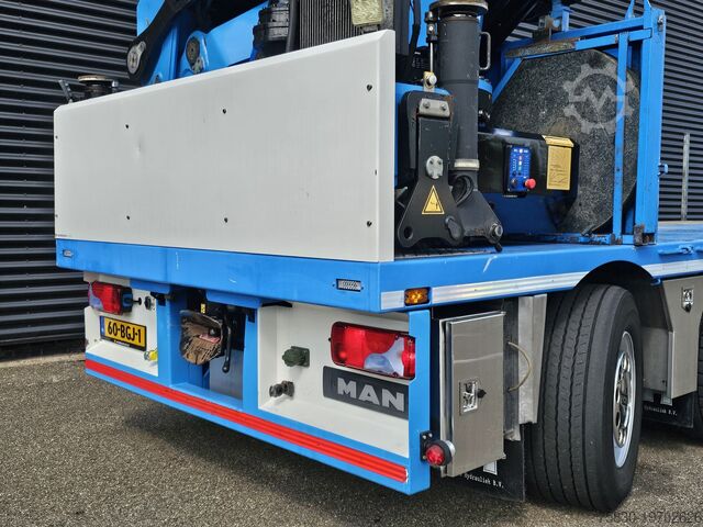 กำลังโหลดแพลตฟอร์ม MAN TGX 35.480 8x4-4 / HMF 85 t/m + JIB / WINCH