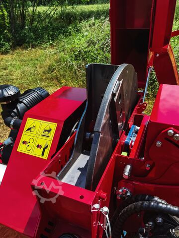 Broyeur 35 CV homologué pour la route Brugger HX16 Pro Benzin-Holzhächsler
