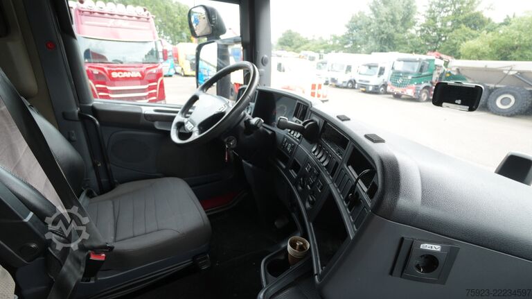 Schuifzeil Scania R 400 6x2 curtainside in combo with Burg trailer