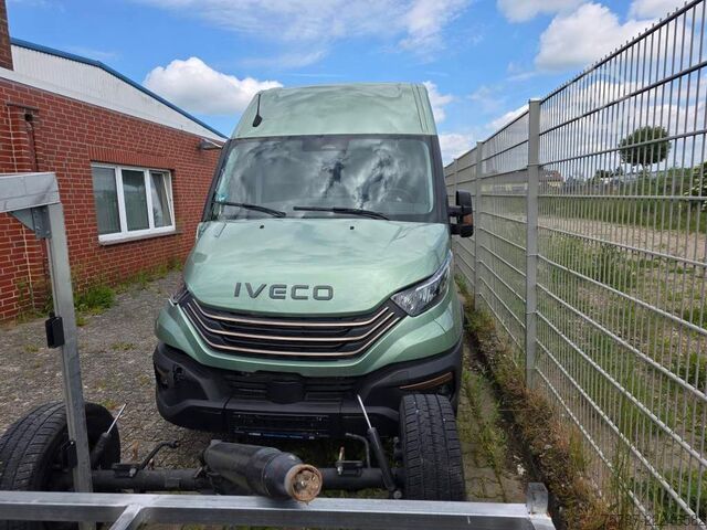Høy tak varebil IVECO 35S18 Kastenwagen Maxi hoch&lang, Unfall