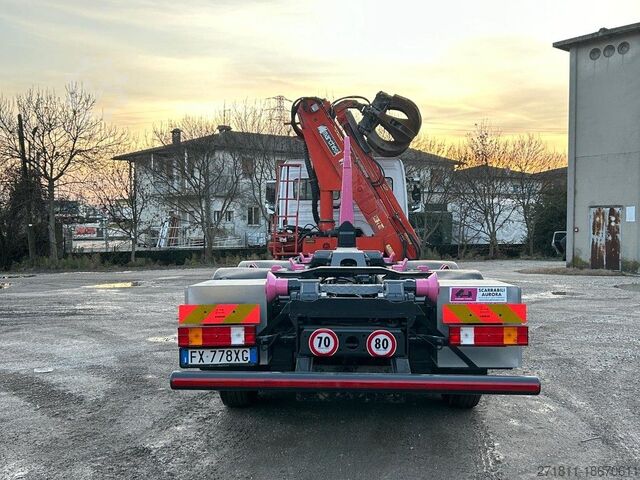 Камион с кука за контейнери MERCEDES-BENZ MERCEDES AXOR 2533 SCARRABILE CON GRU E POLIPO