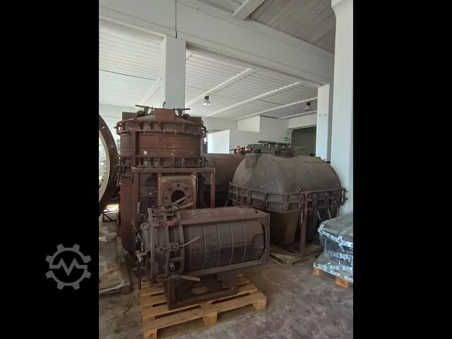 Máquina de moldagem rotacional usada MRT 3503 R  MRT 3503 R
