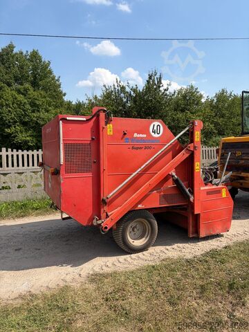 Bohm Wiedenmann Super 300 1,5 m – Kehr-Sammelmaschine für Gras und Laub Bohm Wiedenmann Super 300 1.5 m – zamiatarko-zbierarka do trawy i liści Bohm Wiedenmann Super 300 1.5 m – zamiatarko-zbierarka do trawy i liści