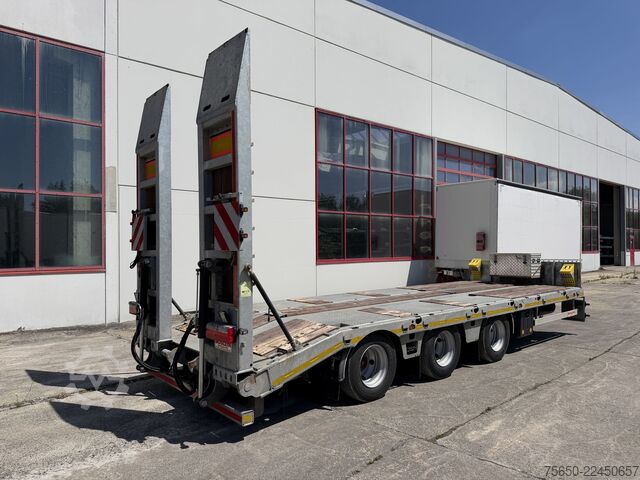 Trailer gandeng low loader Möslein TTA33 Schwebheim  31 t Tridemtieflader, neuwertig