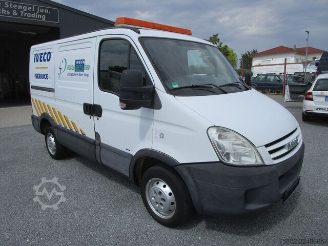Kastenwagen IVECO Daily 29L12V HPI 2.3 16V *3-Sitzer+AHK+Regale*