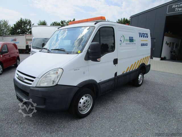 Kastenwagen IVECO Daily 29L12V HPI 2.3 16V *3-Sitzer+AHK+Regale*