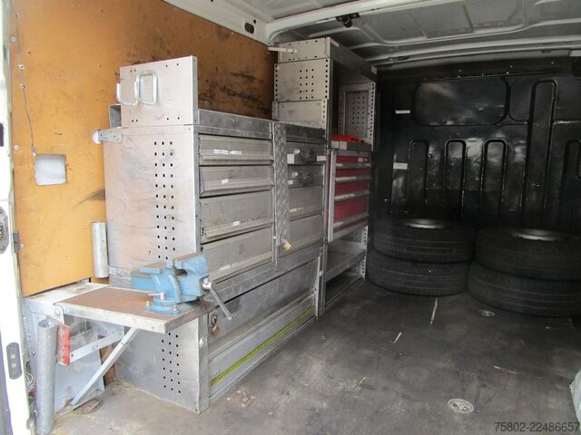 Kastenwagen IVECO Daily 29L12V HPI 2.3 16V *3-Sitzer+AHK+Regale*