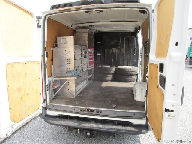 Kastenwagen IVECO Daily 29L12V HPI 2.3 16V *3-Sitzer+AHK+Regale*