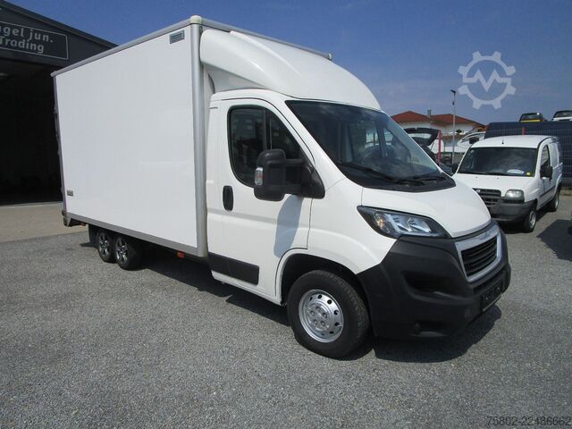Transporter mit Koffer PEUGEOT Boxer  2.0L 130PS*3-Achser+Türen+Rampe hinten*