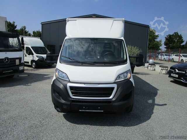 Transporter mit Koffer PEUGEOT Boxer  2.0L 130PS*3-Achser+Türen+Rampe hinten*