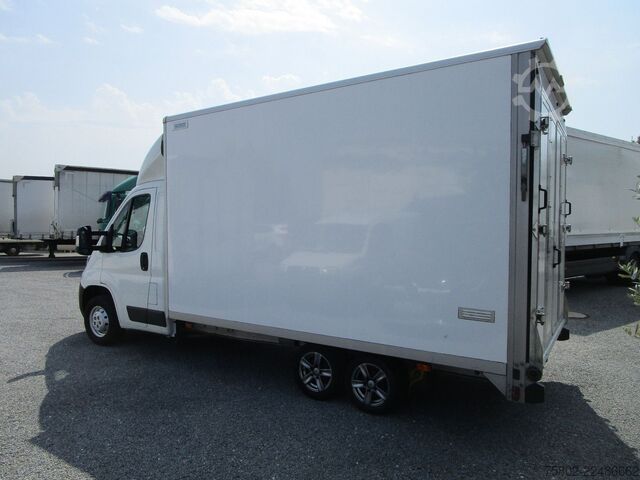 Transporter mit Koffer PEUGEOT Boxer  2.0L 130PS*3-Achser+Türen+Rampe hinten*