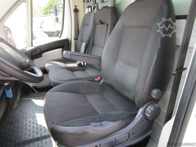 Transporter mit Koffer PEUGEOT Boxer  2.0L 130PS*3-Achser+Türen+Rampe hinten*
