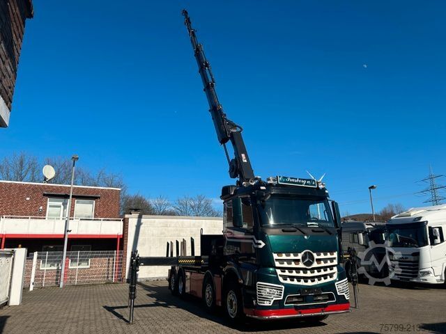 Kran fest á bíl MERCEDES-BENZ 3253 + HIAB 302 Kran 8x2-4 HAD ALLRAD