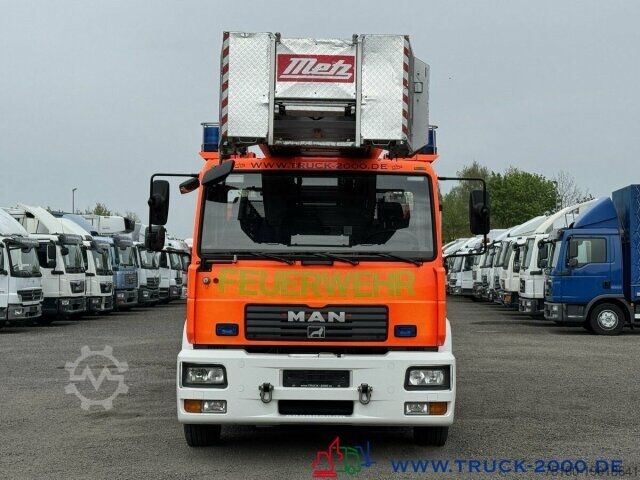 Spezial-LKW MAN 15.285 METZ Feuerwehr Drehleiter 30mRettungskorb