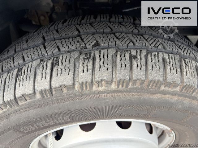 Xe thùng kín IVECO 70C18HA8/P
