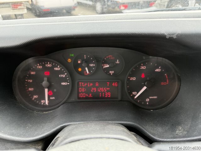 Dostavno vozilo sa povišenim krovom Iveco daily 40C15 L2H2 Airco