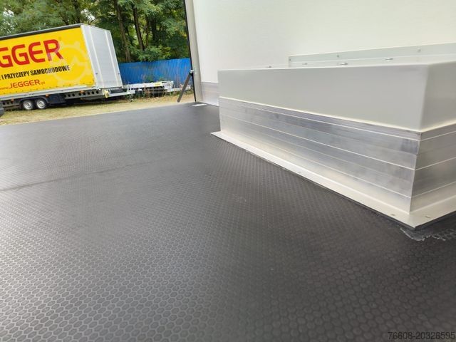 รถตู้แบบกล่อง PEUGEOT Boxer Premium Koffer Extra Tief mit Klappe !