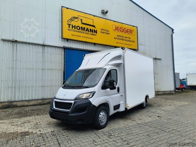 รถตู้แบบกล่อง PEUGEOT Boxer Premium Koffer Extra Tief mit Klappe !