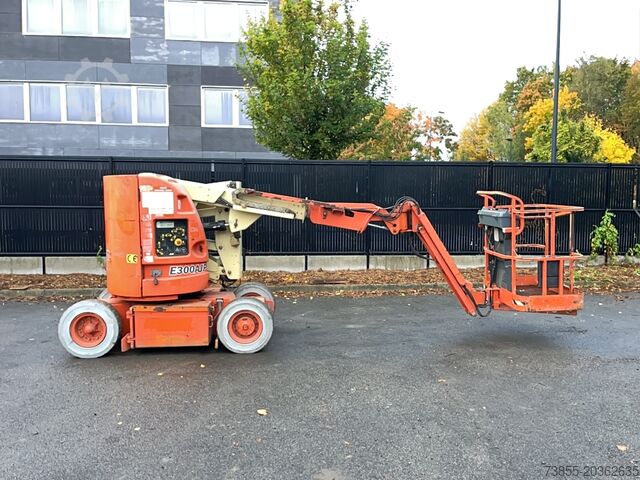 Plataforma de trabajo articulada JLG E300AJP (11m)