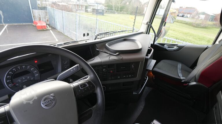 Estándar-SZM Volvo FH 420 LNG Globetrotter tractor unit