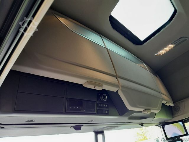 Standard tractor unit DAF FT XG+ 530