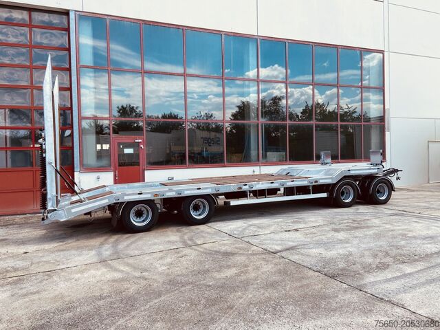 Low loader trailer Möslein T 4 VB F 4 Achs Tieflader- Anhänger, Neufahrzeug