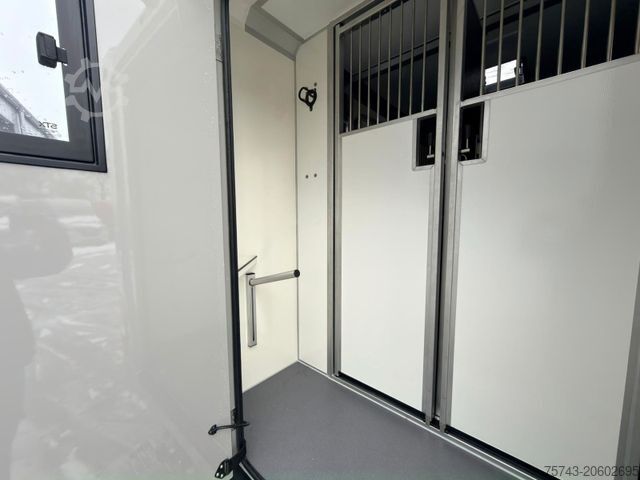 Viehtransporter RENAULT Master STX 5 Sitzer Haras ex. Lang Automatik