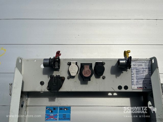 Semi-reboque aberto com lona Schmitz Cargobull Curtainsider Mega Getränke