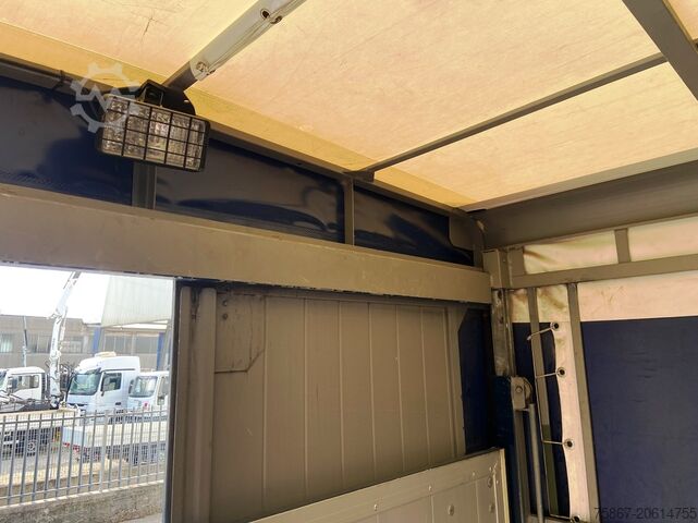 シート付きトラック DAF L45.180