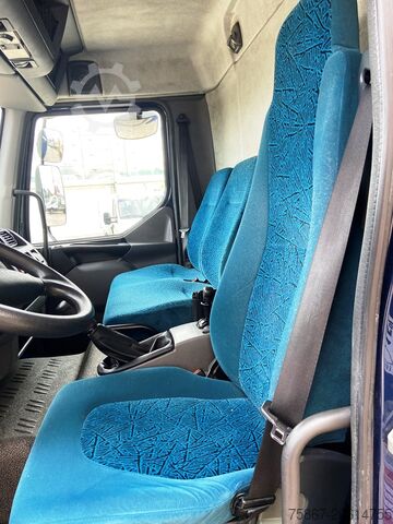 シート付きトラック DAF L45.180