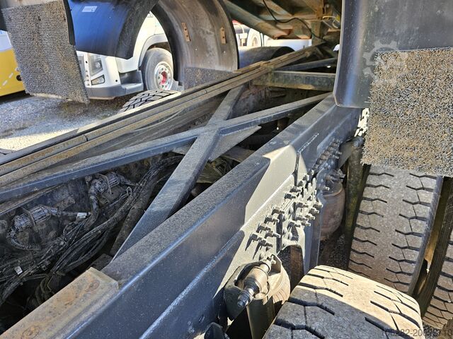 Camion basculant Volvo FH520-37 8X4 JMNL Ad-Blue Lift-Lenk 14m³