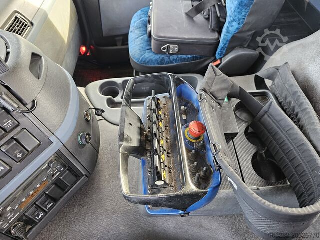 Camion basculant cu trei căi Volvo FM9 340HP Kran FASSI F95A.24 Blatt/Blatt