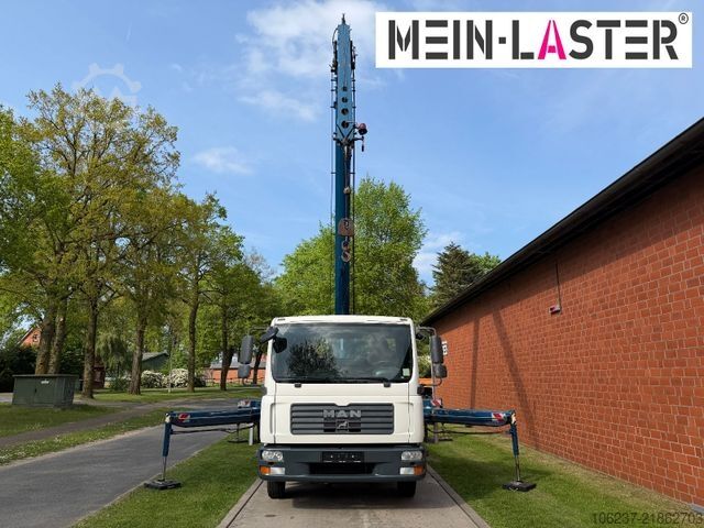 Truck-mounted crane van MAN 8.180  Cormach 23000 36-3  32 Meter Montagekran